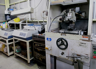 高橋工業の金属部品加工